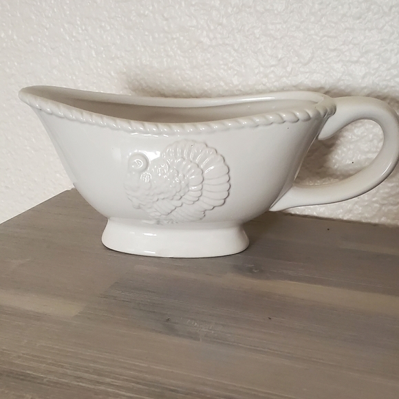 Turkey Gravy Boat & Salt & Pepper Shakers - Picture 2 of 3